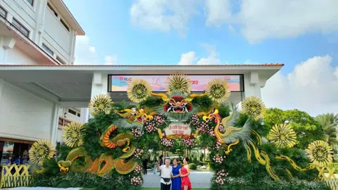 Cổng hoa cưới khủng nhất Việt Nam nhân ngày Quốc Khánh 2/9 do Học viện Neffertiti thực hiện
